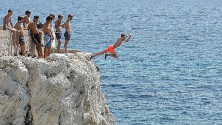 Risky jumps from France’s Marseille corniche rise in popularity