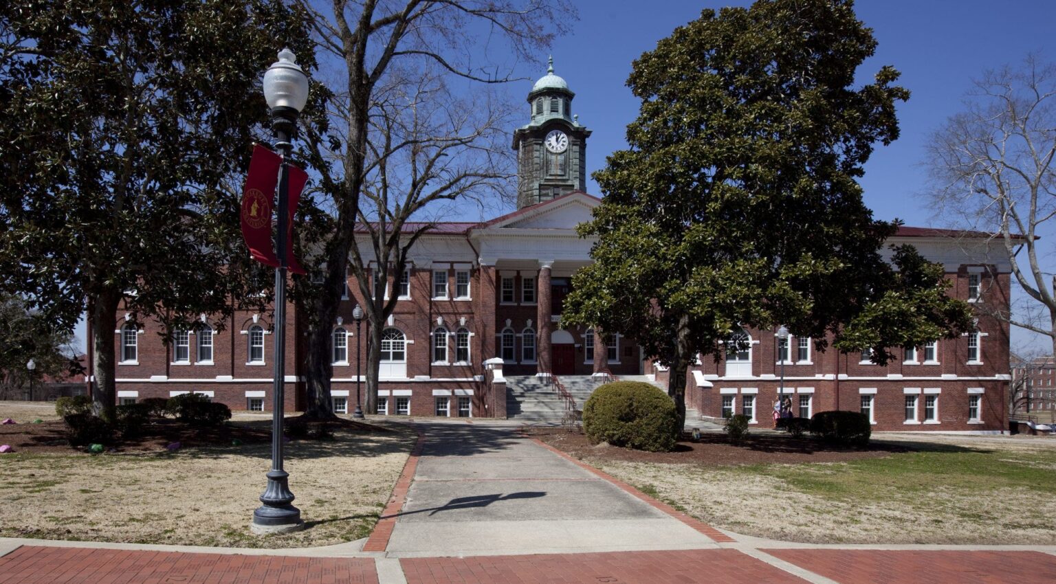 Southern university requires business suits, bans du-rags and other headwear in new dress code