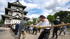 Hundreds of volunteers pull 360-tonne historic Japanese castle back into place by hand