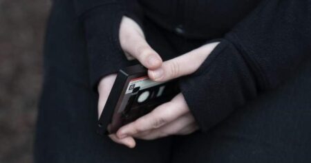 Experts say Canadian youth social media ban likely to see Charter challenge