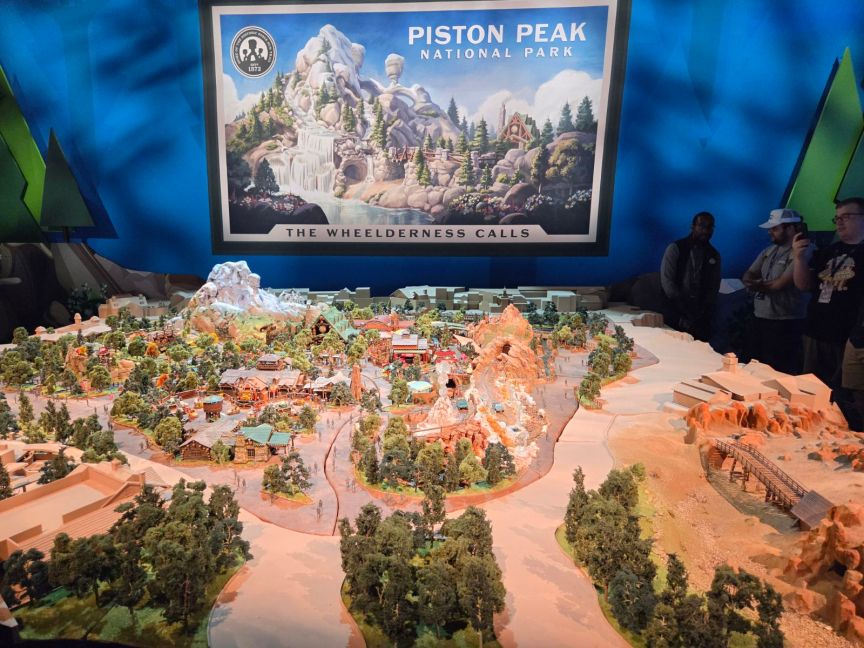 Piston peak miniature