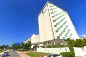 American tourist dies after falling from 18th floor of luxury Cancun hotel: report