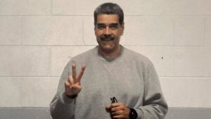 Nicolás Maduro flashes peace signs in first prison photos since US capture in Caracas