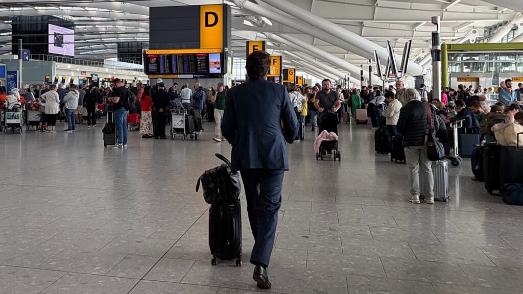 UK airports face more disruption after air traffic control glitch