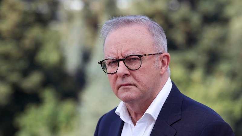 Trump’s White House ban sparks US TV network solidarity response; Anthony Albanese launches UN Security Council bid amid AI regulation pitch; Jim Chalmers releases integenerational report