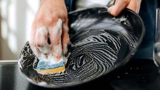 What would a food safety expert think of the sponge in your kitchen sink right now? It might alarm you.