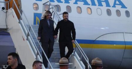 Zelenskyy arrives in Calgary ahead of Carney meeting