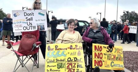 Critics slam Newfoundland, Quebec power agreement as MLA leaves party