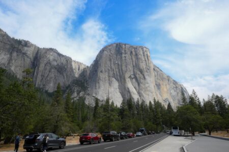 Helicopter crashes in Yosemite National Park while fighting wildfires, killing two